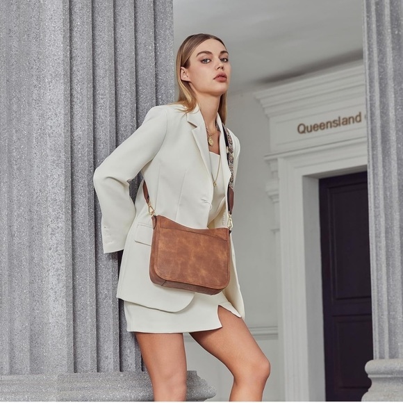 💕BOSTANTEN Crossbody Bag Vegan Leather Hobo With Wide Shoulder Strap💕 - Picture 8 of 10